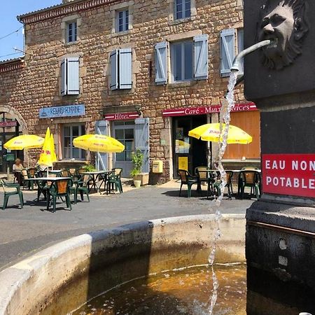 Le Relais De La Fontaine Hotell Échandelys Eksteriør bilde
